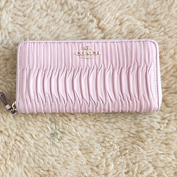 Gorgeous Coach Pale Pink Gathered Soft Leather Long Wallet 🩷 - Picture 13 of 16